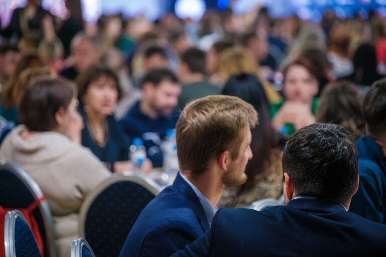 Ile kosztuje impreza firmowa: od&nbsp;czego zależy cena eventu i&nbsp;jak nie&nbsp;przekroczyć budżetu